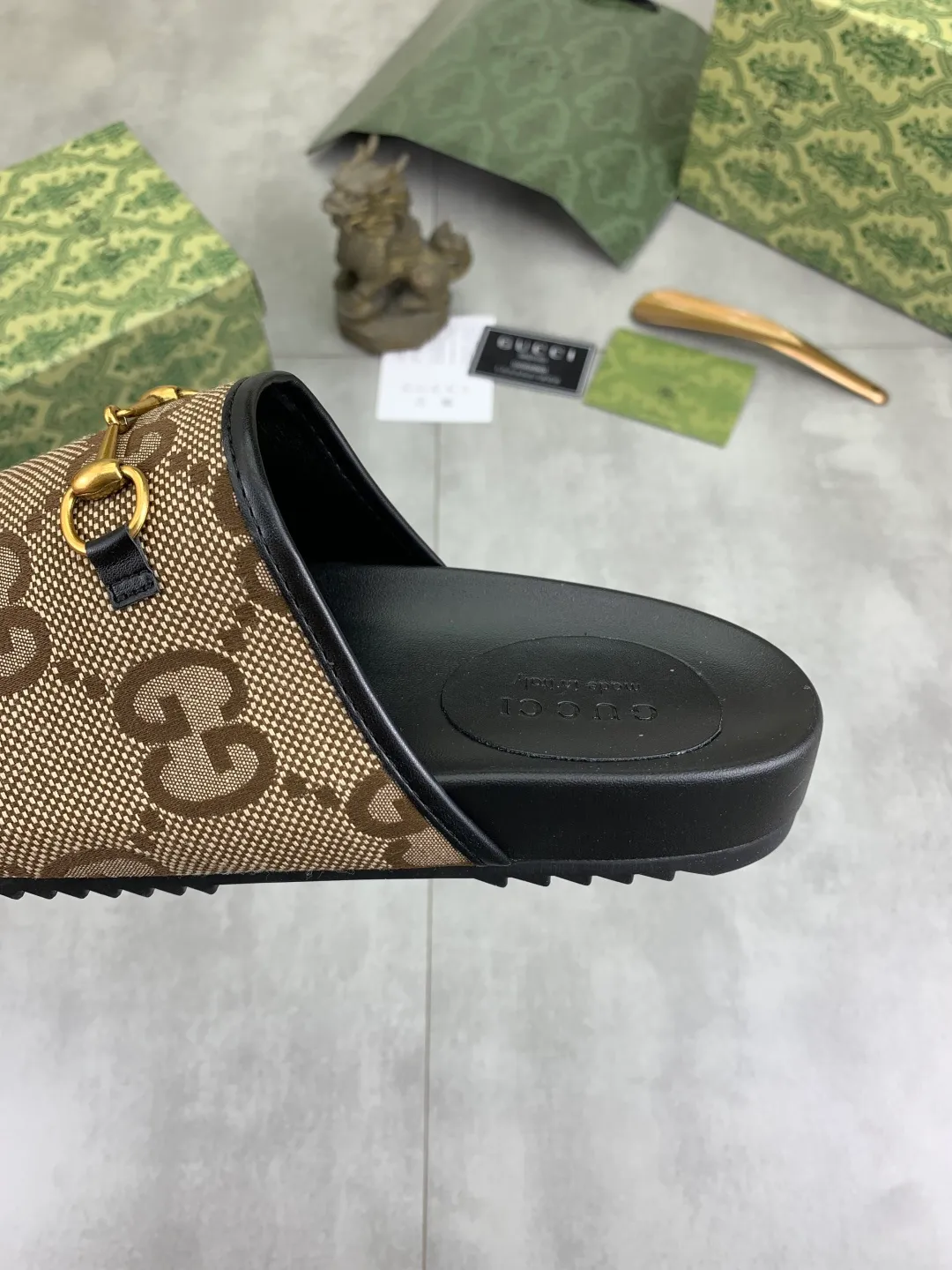 Men's shoes💰P340 💰[New model] Gucci half-drag business leather shoes hot selection (Gucci) official website latest Gucci half-drag business leather shoes, hot style 💥The version is simple and elegant, exclusive for trendy men. Unique official website latest brand original double G Embossed elements 👑 Original Gucci decoration, fashionable and elegant, original calfskin fabric ✅ Fully imported first-layer cowhide lining, wear-resistant, rubber business outsole specified on the official website, actual shot of the classic model at the counter 🎬 Size: 35-44 5⃣️colors available
